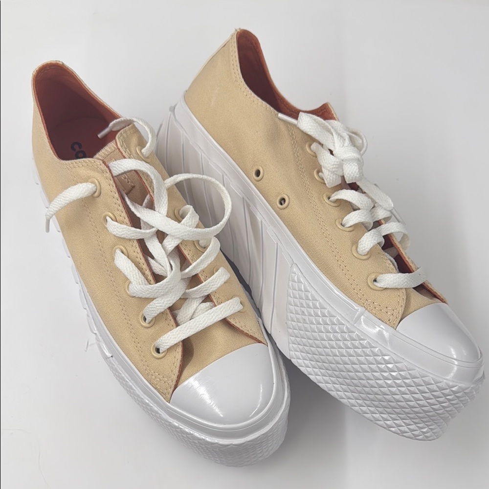 Converse Chuck Taylor All Star Lift X2 New Cream size 9